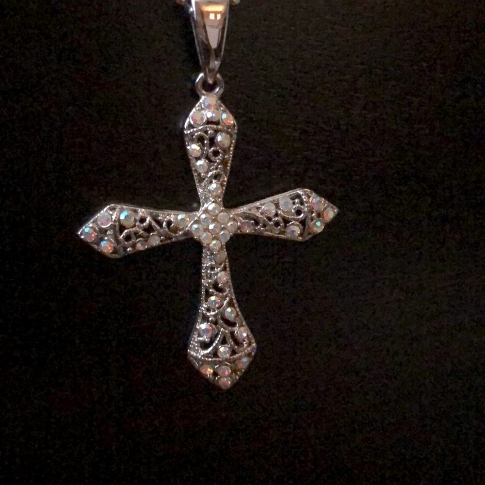 Pendant cross necklace.